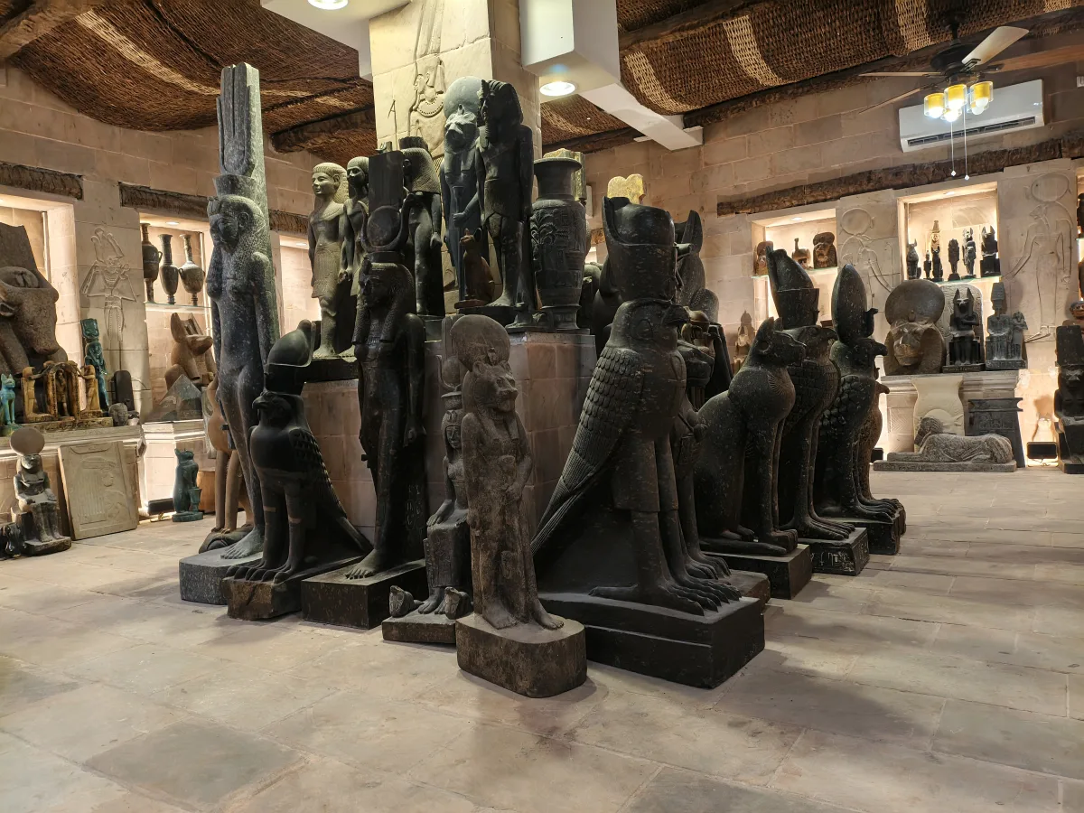 Exquisite semi-antique replicas from Cairo